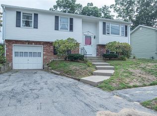 10 Greenview Rd, Cranston, RI 02920