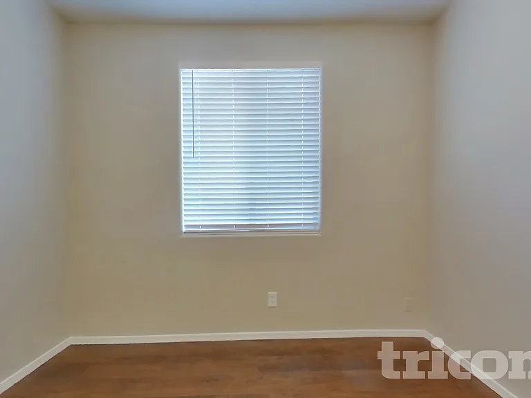 6608 S 45th Ln — Photo 9