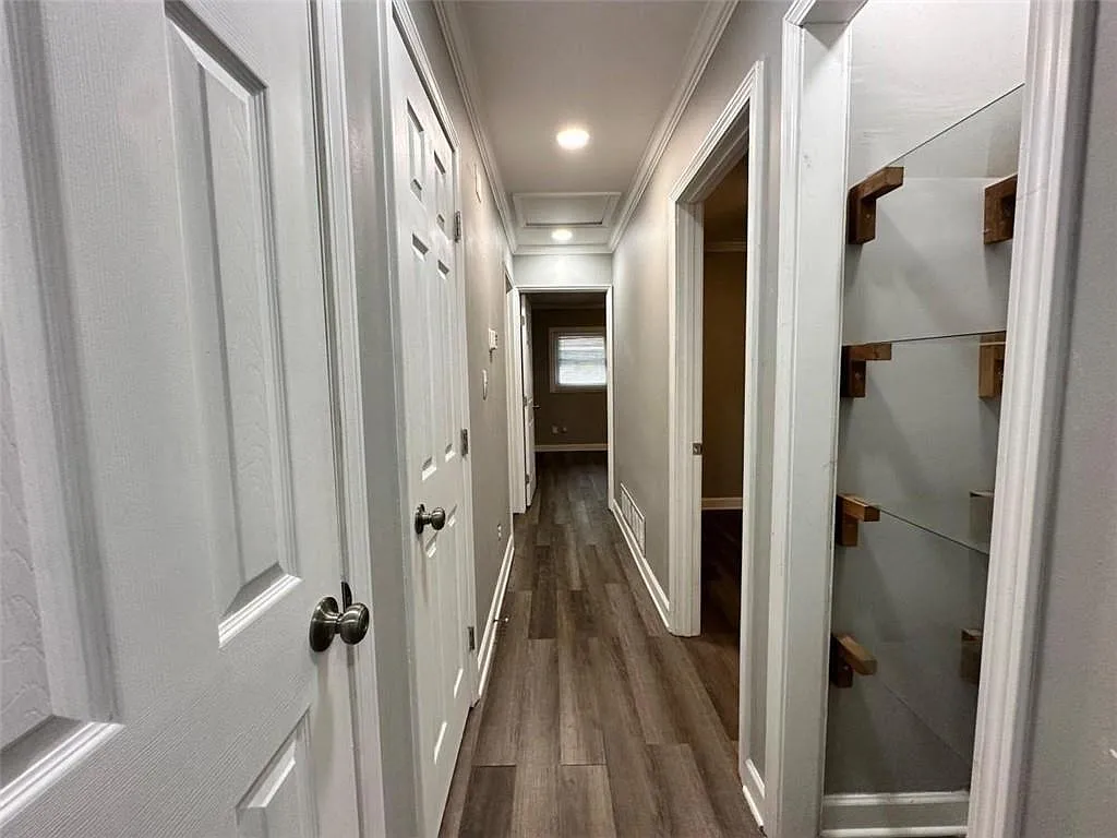 3 bed, 2.0 bath, 1100 sqft, $1,800 — Photo 4