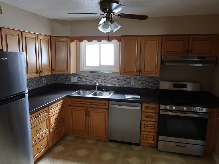1637 Hanover St — Photo 6