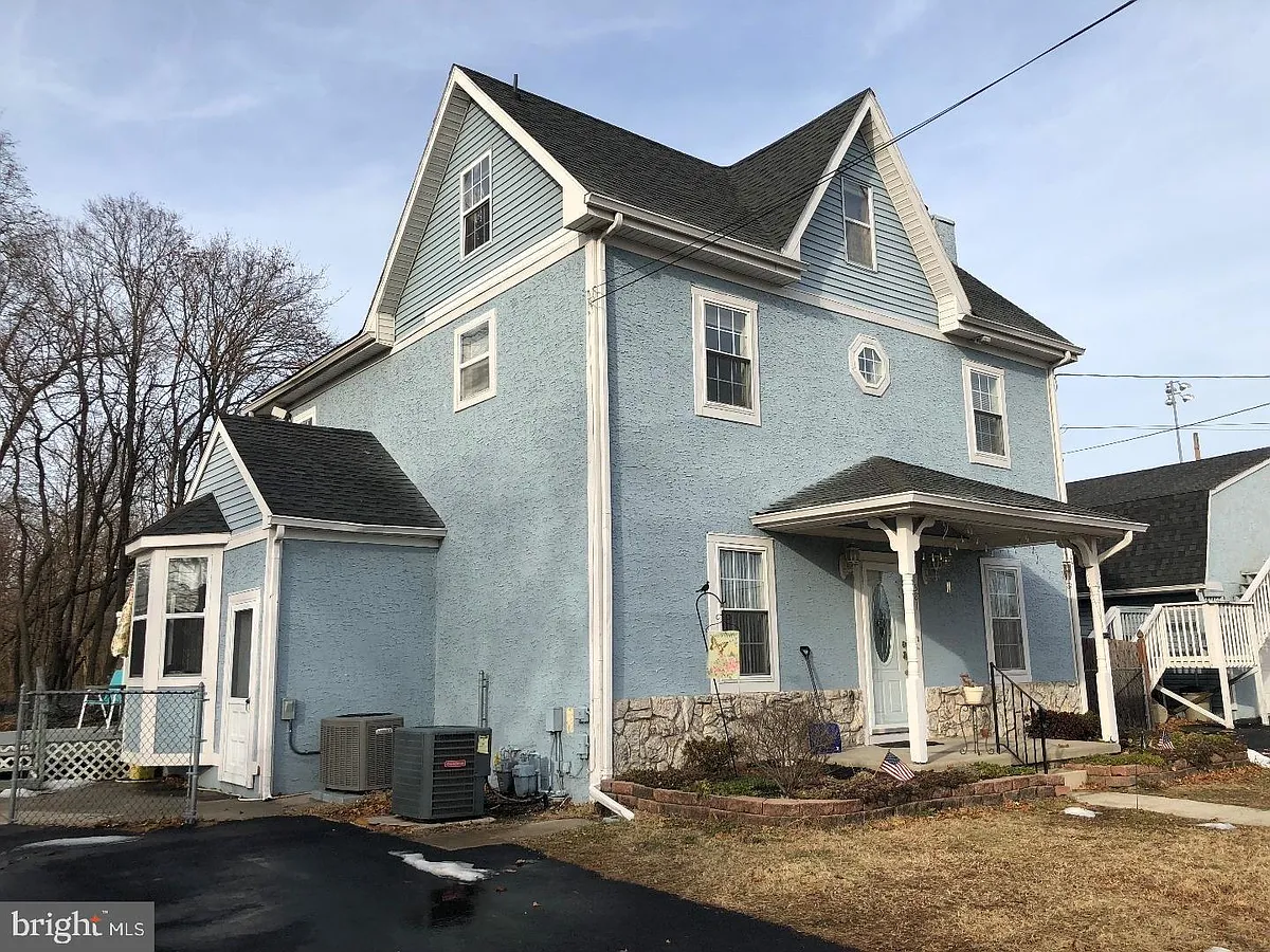 Building Photo - 581 Fishpond Rd #UP