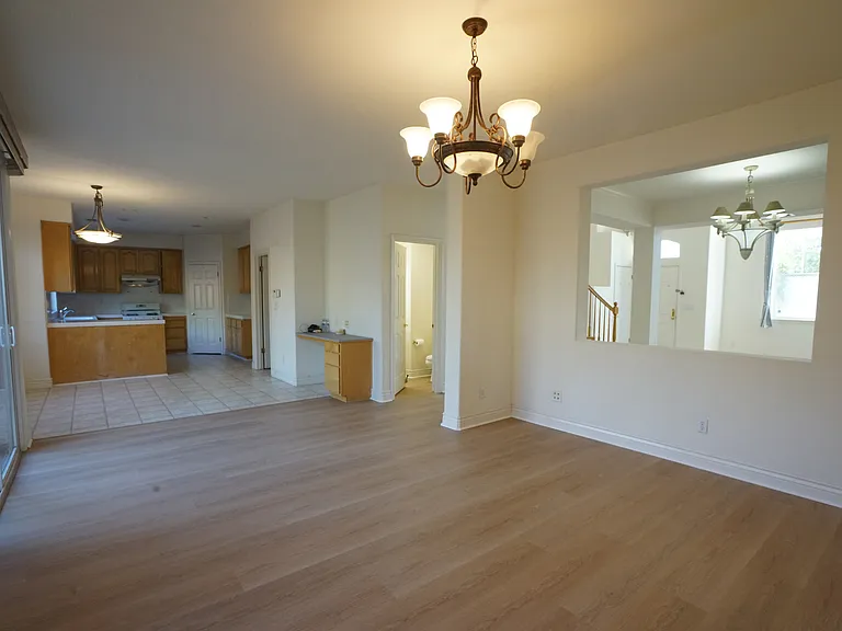 2207 Spanish Ct — Photo 2