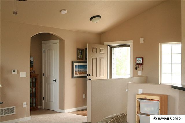 1st image of 927 Meadowlark Dr