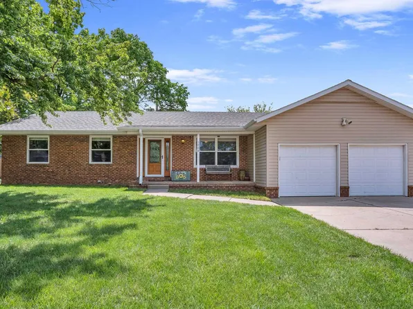 1008 Countryside Dr, McPherson, KS 67460