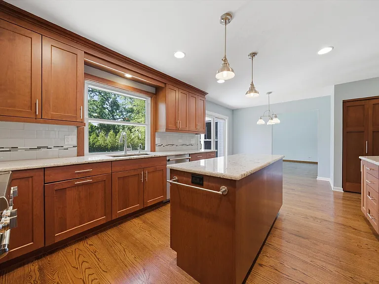 854 Deep Woods Ct — Photo 15
