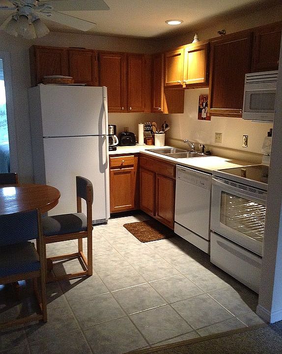 2nd image of 1351 Post Rd #42