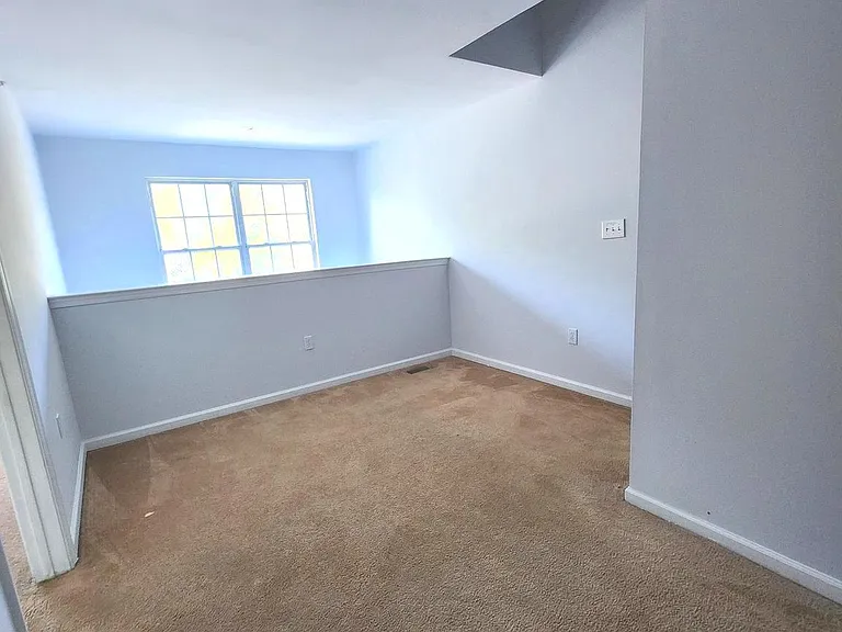 302 Hidden Dr — Photo 17