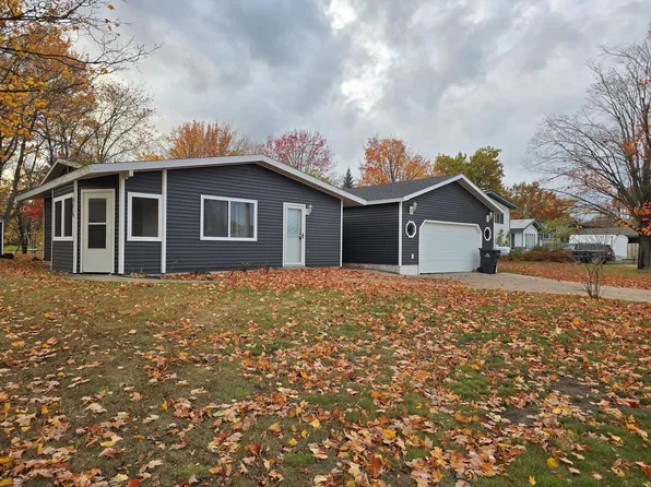 4 Fairway Dr, Kincheloe, MI 49788