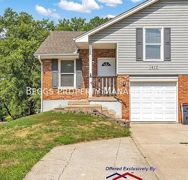 1410 Laurel St — Photo 2