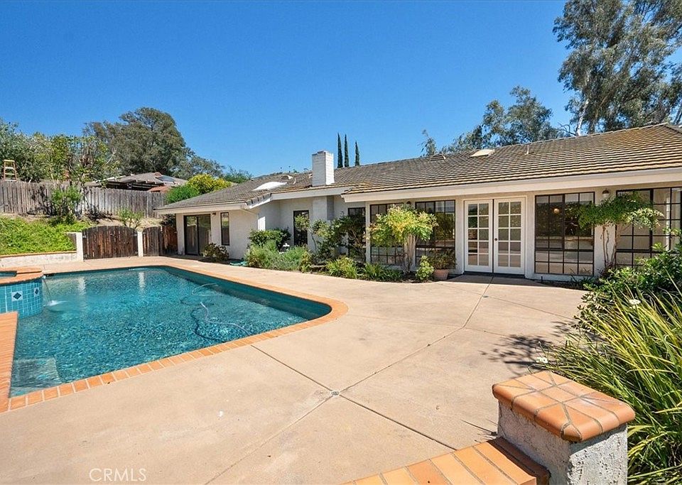 1st image of 3652 Lake Garden Dr
