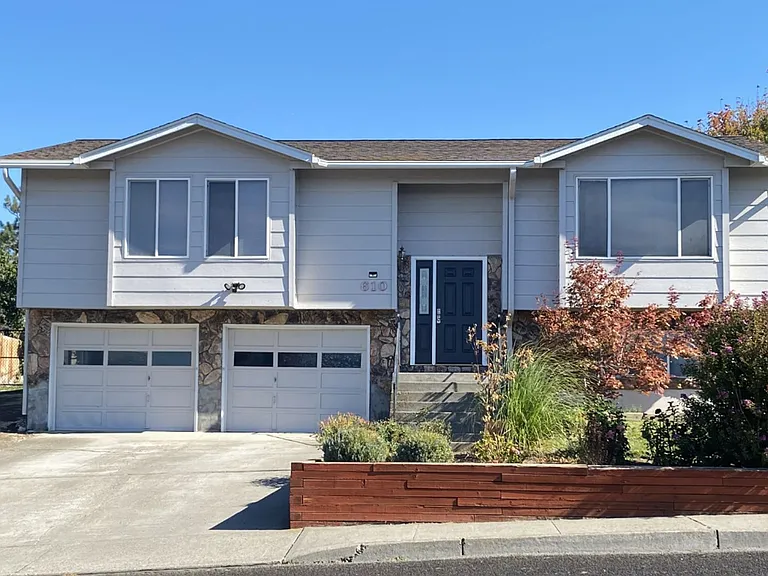 610 Summit Ridge Dr — Photo 1