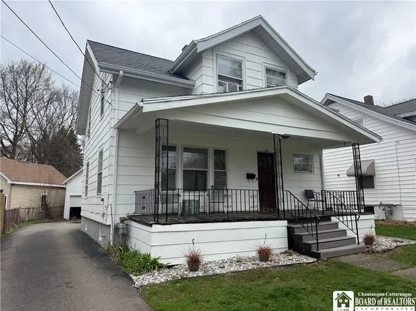 28 Cleveland Ave, Fredonia, NY 14063