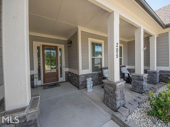 5th image of 205 Oakleigh Manor Dr