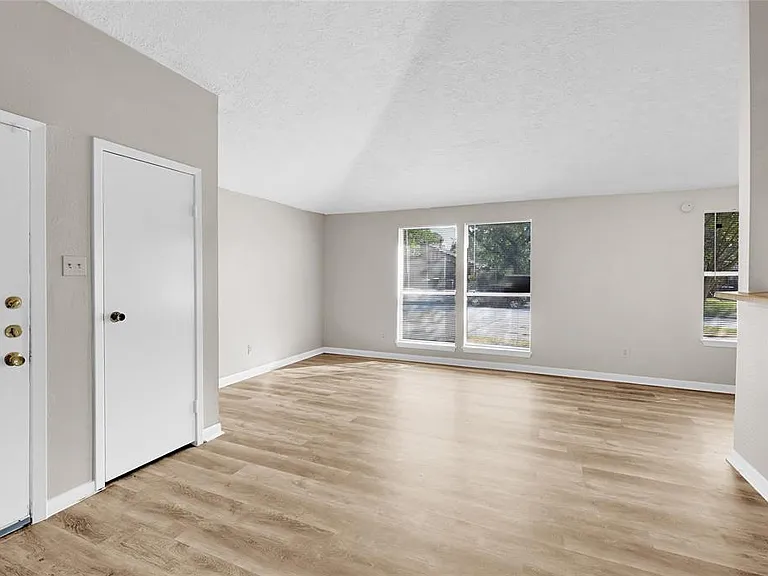 22115 Diane Dr — Photo 9