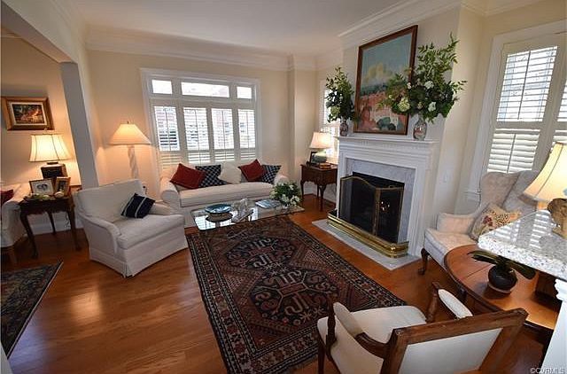 1st image of 31 W Locke Ln #31