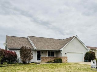 136 Post Rd, Virden, IL 62690