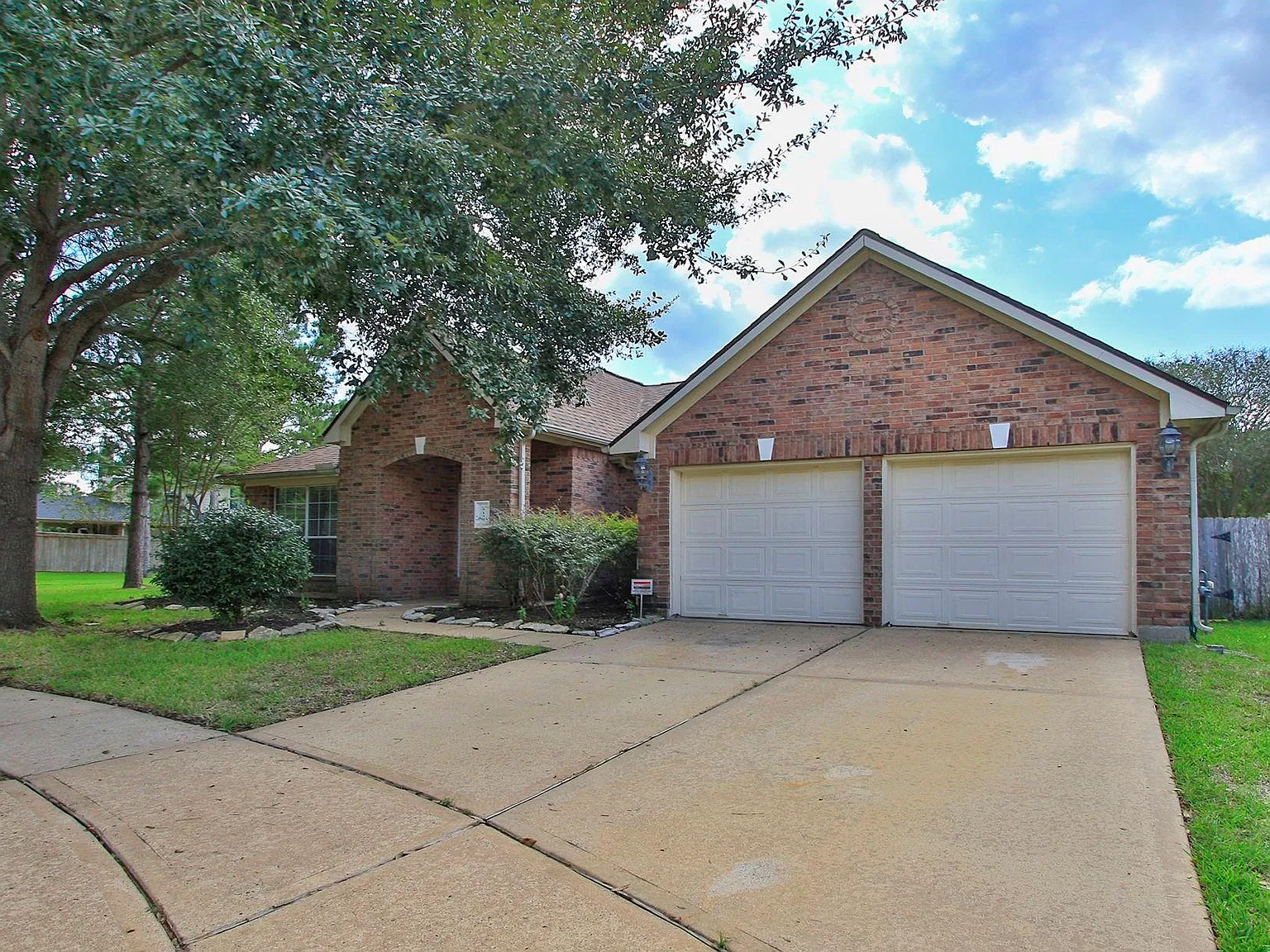 3 bed, 2.0 bath, 2352 sqft, $2,200 — Photo 4