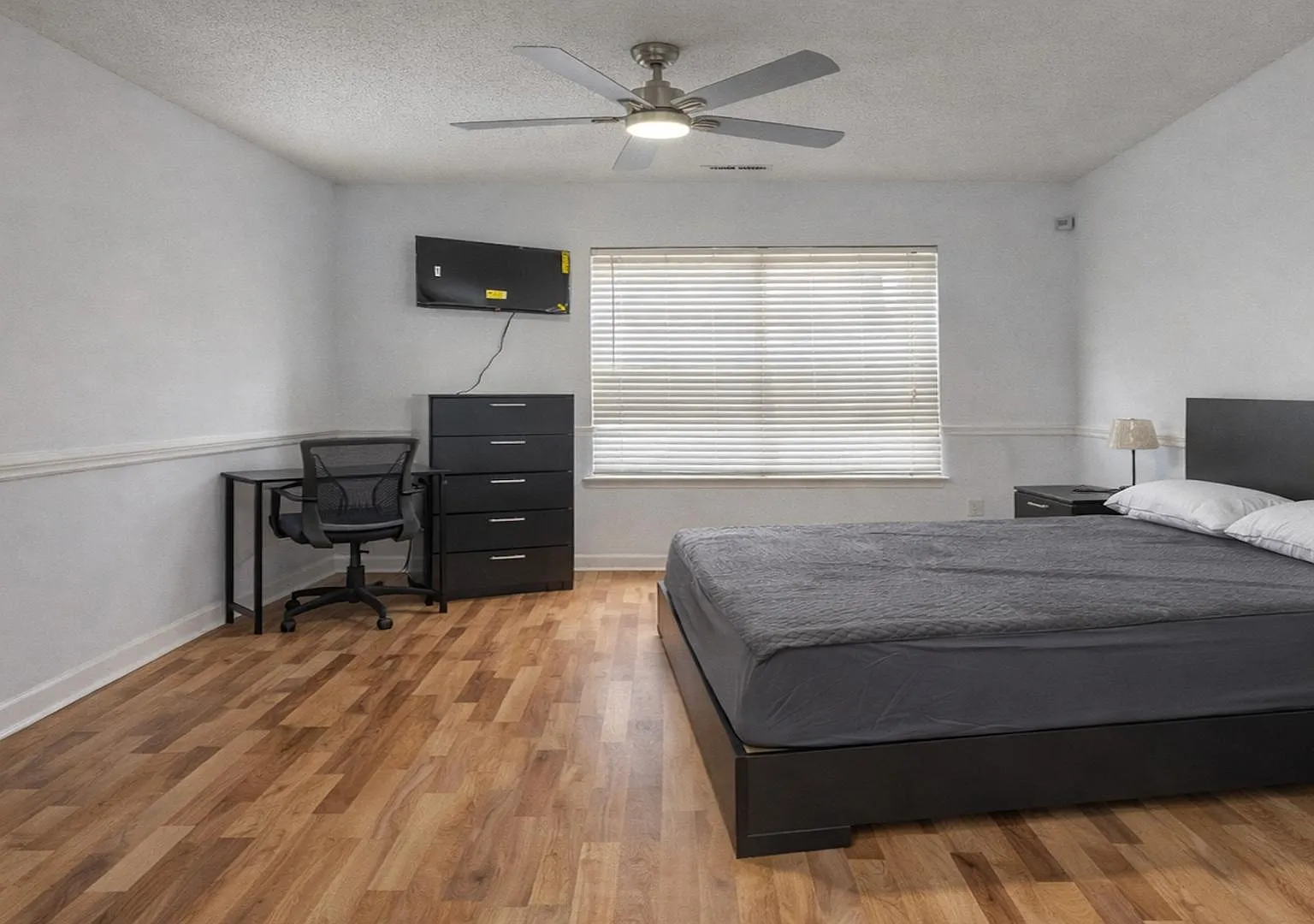 4 bed, 2.5 bath, 1440 sqft, $819 — Photo 1