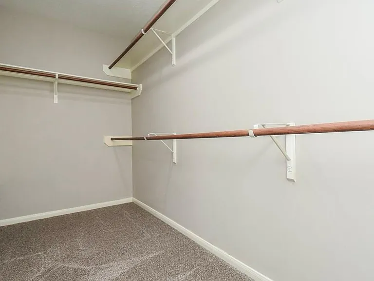 2519 Fox River Ln — Photo 25