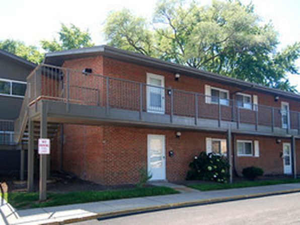 1915 Whitechapel Dr APT 1A, Mount Prospect, IL 60056