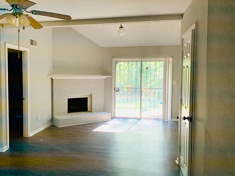 638 Thomasville Blvd SE — Photo 3