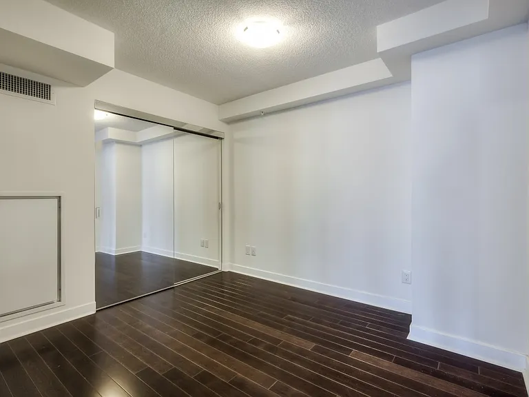 295 Adelaide St W #514 — Photo 13