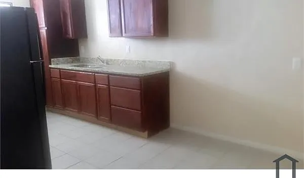 269 N San Joaquin Ave #2