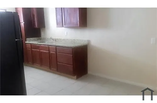 269 N San Joaquin Ave #2 Photo 1