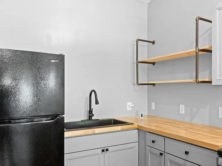 478 Thompkins Ln #B — Photo 13