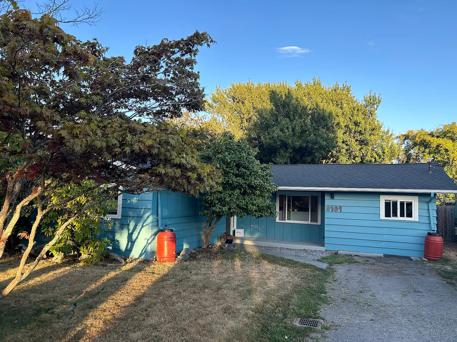 3 bed, 1.5 bath, 1670 sqft, $3,400 — Photo 1