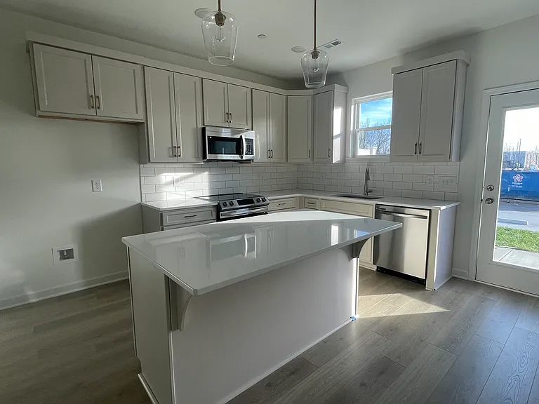 153 Bess Blvd — Photo 10