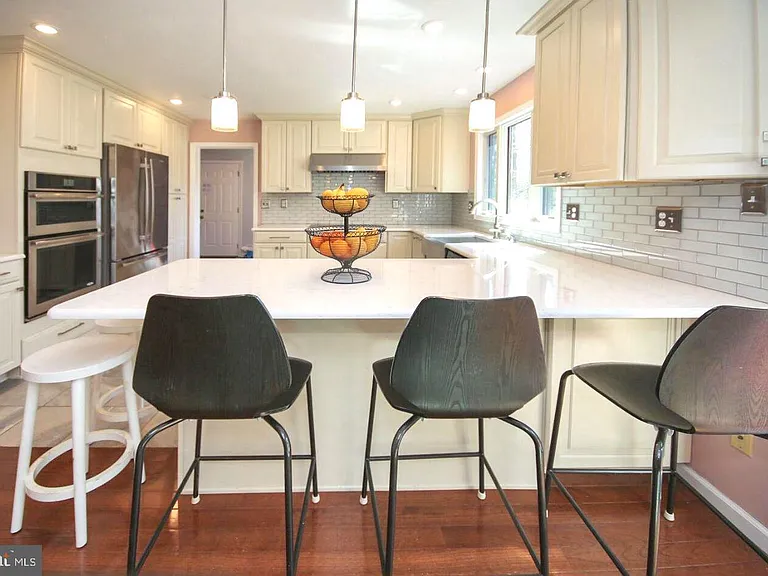 1120 Cymry Dr — Photo 9