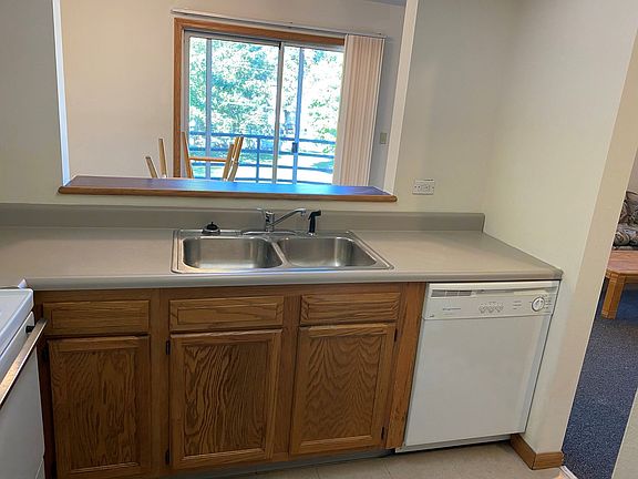 5th image of 208 N Harvey St #5