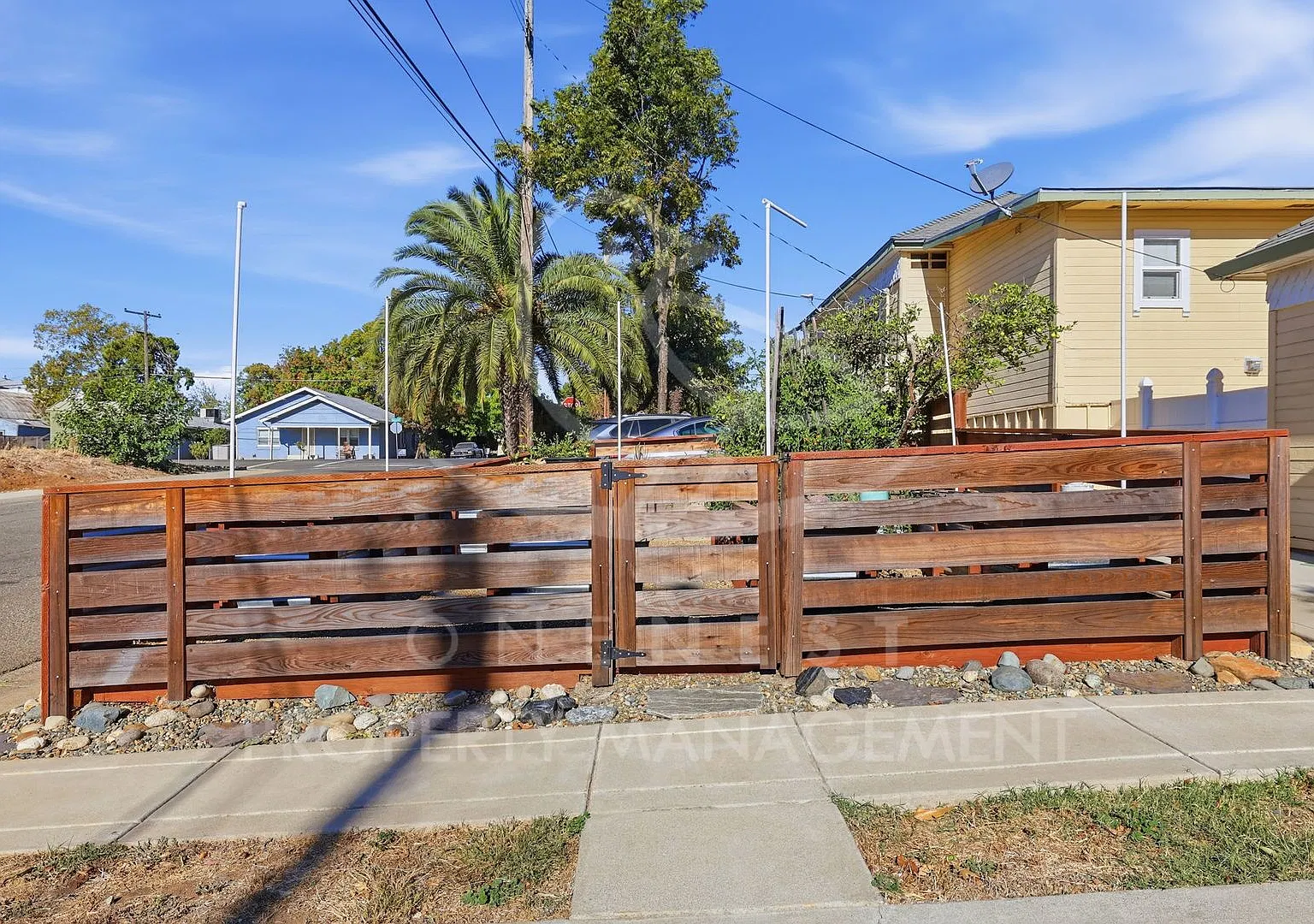 Charming 2 Bed, 1 Bath Cottage with Private Entrance, Covered Patio and Garden Beds | 314B Main S... — Photo 4