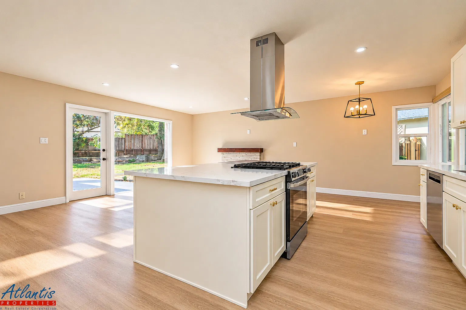 4 bed, 1289 sqft, $6,445 — Photo 2
