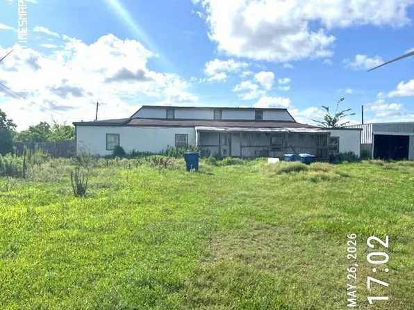 691 County Road 174, Bay City, TX 77414
