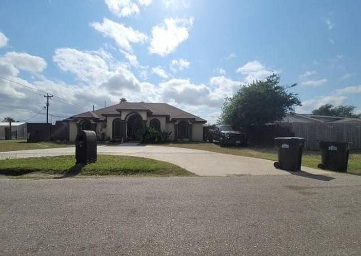2nd image of 708 Tangerine Dr