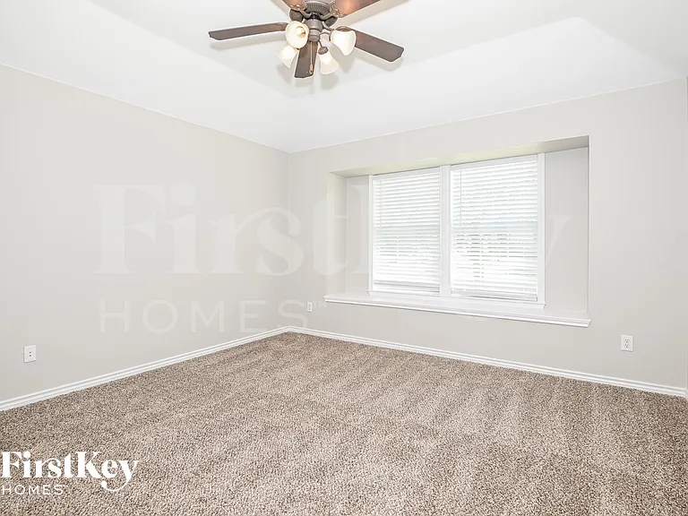 1309 Honeywood Ln — Photo 7