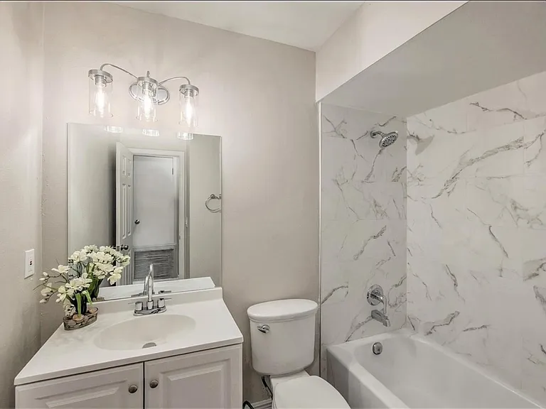 3909 Briarlake Dr — Photo 9