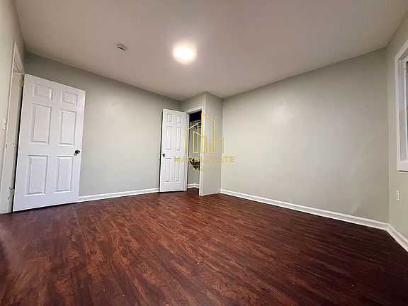 4th image of 809 Summer Ave #22
