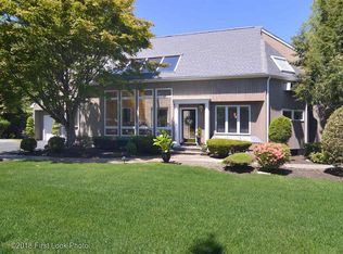 44 Thomas Ln, Cranston, RI 02921