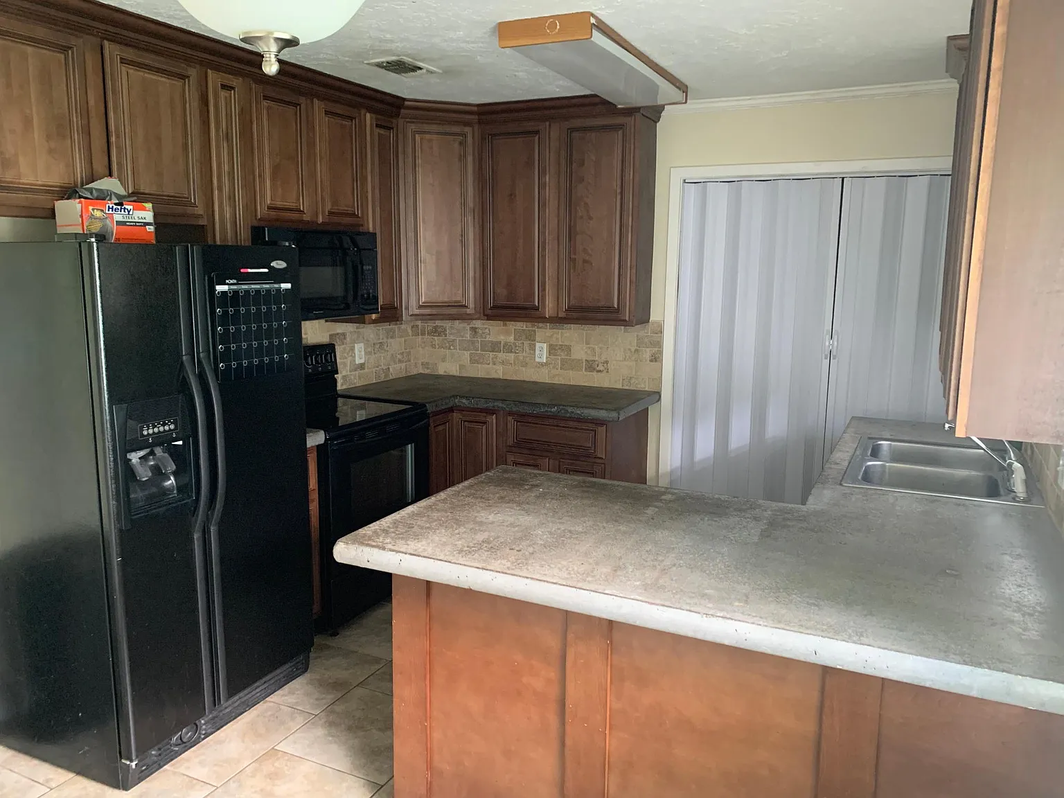 260 Beach St — Photo 2