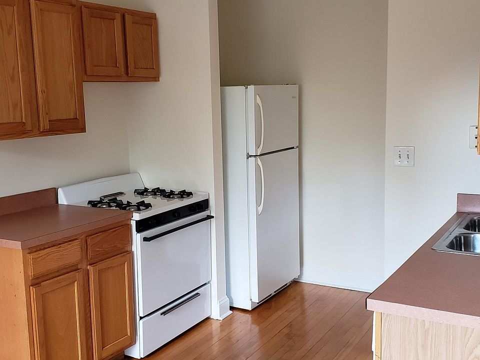 2nd image of 10250 S Wood St APT 24