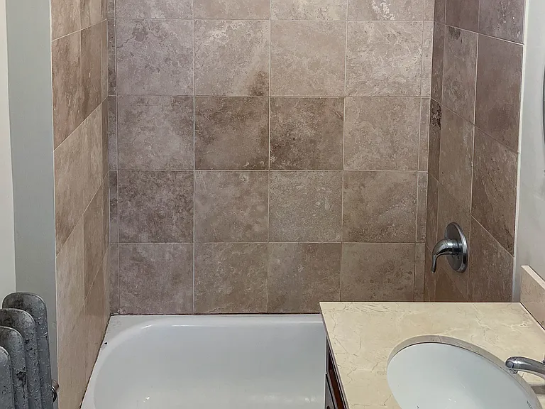 3930 N Pine Grove Ave #3 — Photo 5