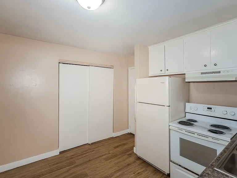 1015 York Ave — Photo 19