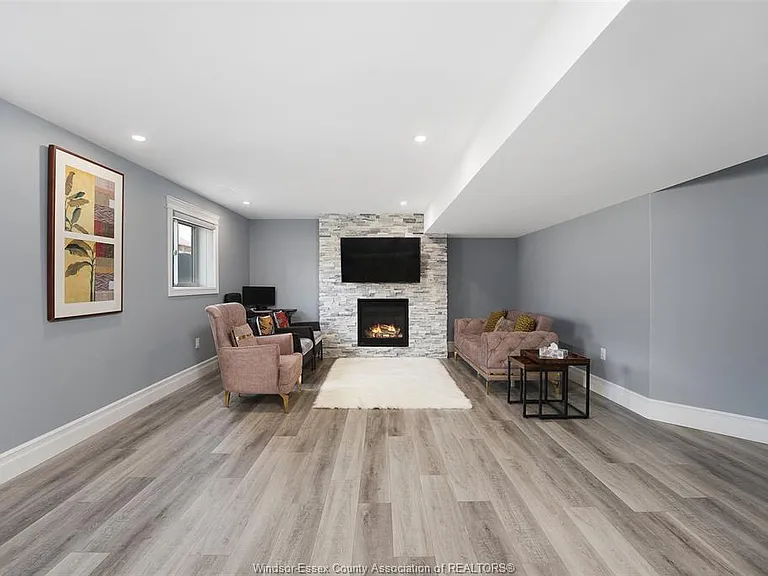 1390 Barkley Ave — Photo 22