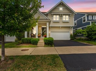 2062 Fountain Park Ave, Keego Harbor, MI 48320