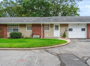 48 Trent Ct UNIT B, Ridge, NY 11961