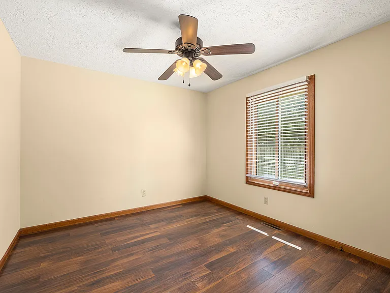 3753 N Pickwick Ave — Photo 16