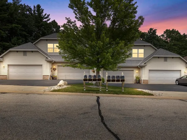 936 Autumn Ridge LANE, Hartford, WI 53027